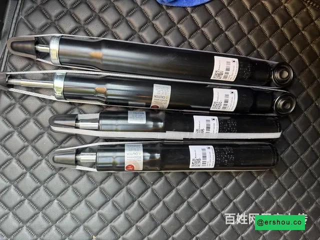 奥迪A6L减震器闲置便宜出手 原车配件
