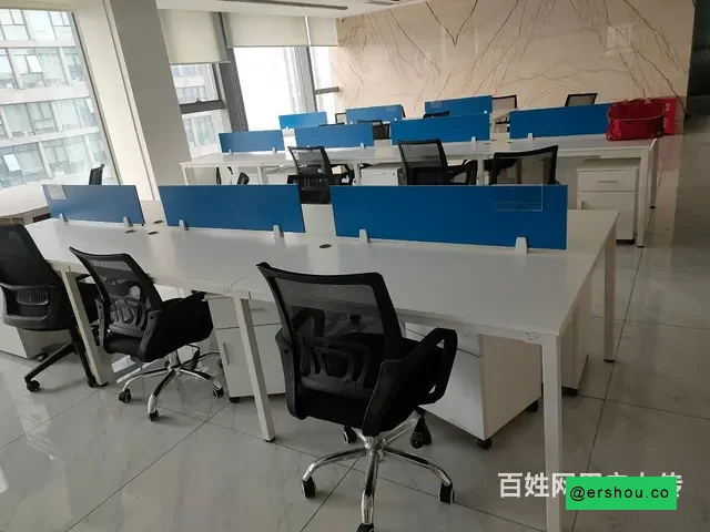 长期收售二手办公家具：桌椅、会议桌、沙发、老板桌、书柜、货架