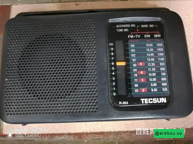 德生R303三波段收音机，成色见图，可交流电或电池供电，调频正常