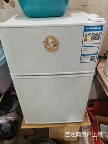 九九成新双门小冰箱转让 坪地自取